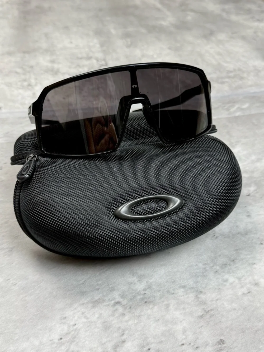 Oakley Sutro OO9406-0137 Prizm Black Sunglasses + Case Black